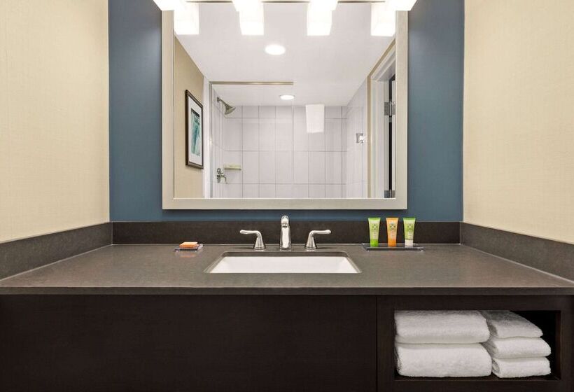 호텔 Wyndham Garden Niagara Falls Fallsview