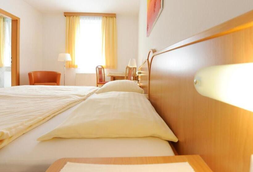 בית מלון כפרי Zum Goldenen Engel   Fam. Ehrenreich