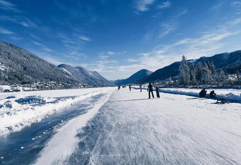 בית מלון כפרי Zum Weissensee
