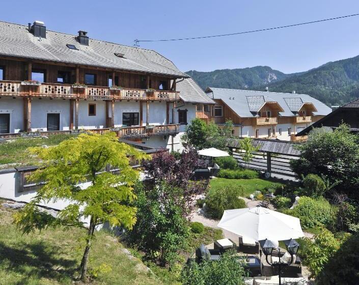 בית מלון כפרי Zum Weissensee