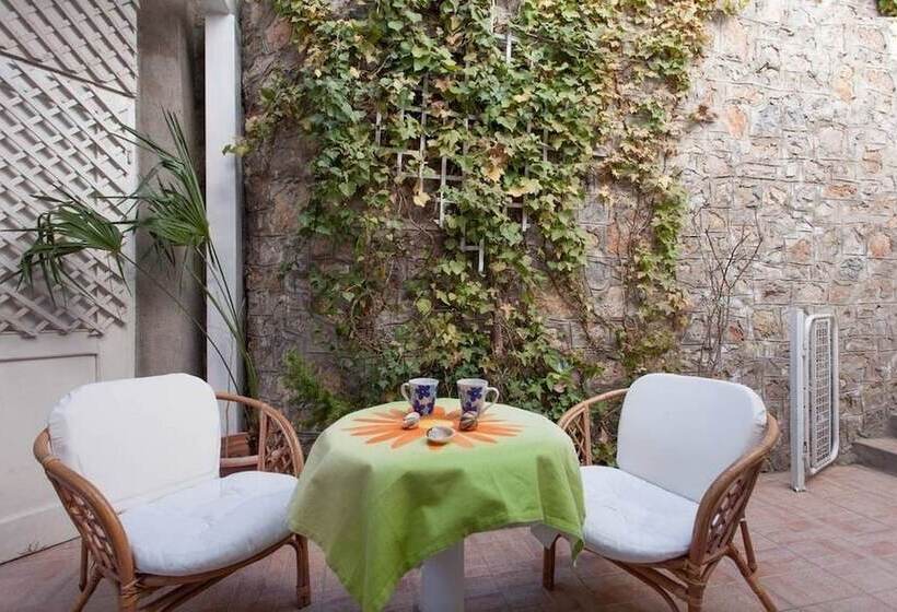 Vila Kosta City Center Port