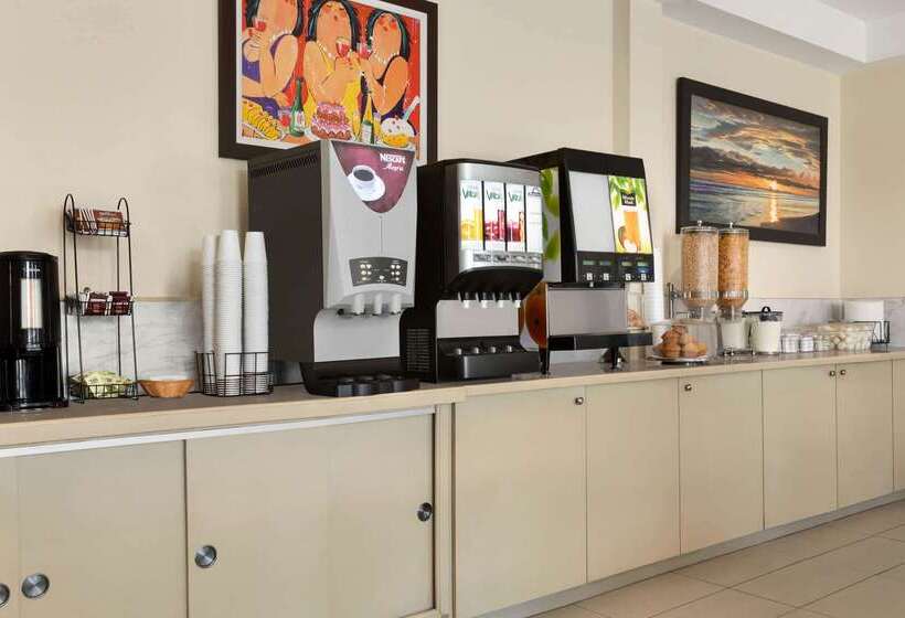 汽车旅馆  Days Inn By Wyndham Montreal East