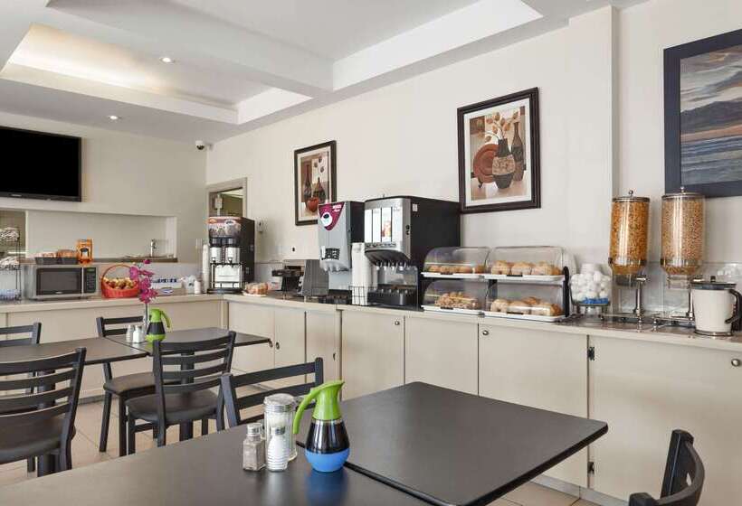 汽车旅馆  Days Inn By Wyndham Montreal East