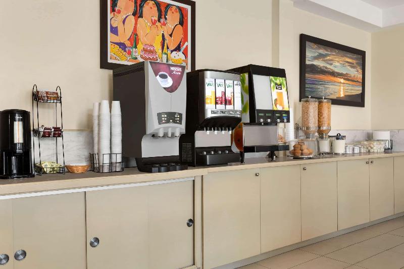 汽车旅馆  Days Inn By Wyndham Montreal East