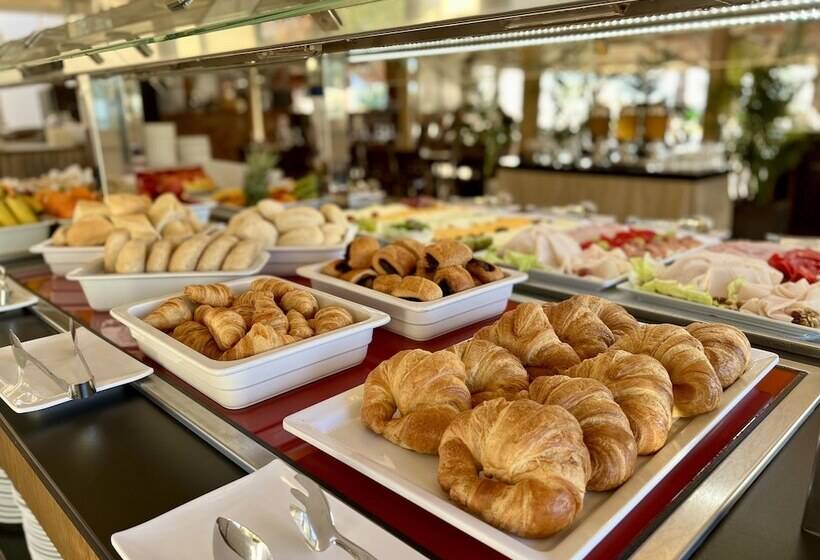 Ramada Hotel & Suites By Wyndham Costa Del Sol