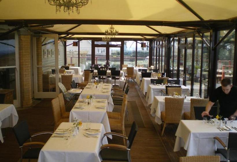 The Longcross Hotel And Gardens