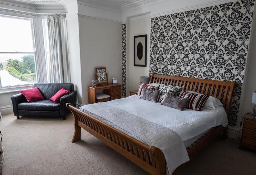 The Longcross Hotel And Gardens