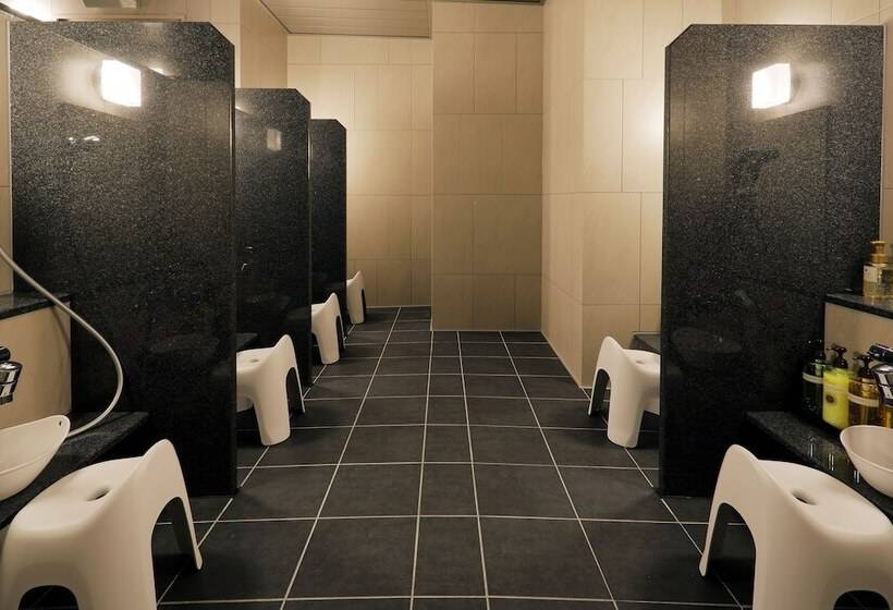 בית מלון כפרי Jr Inn Sapporo Kita 2 Jo