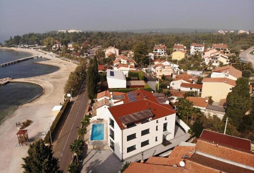 ペンション Apartments And Rooms With Parking Space Porec   6917