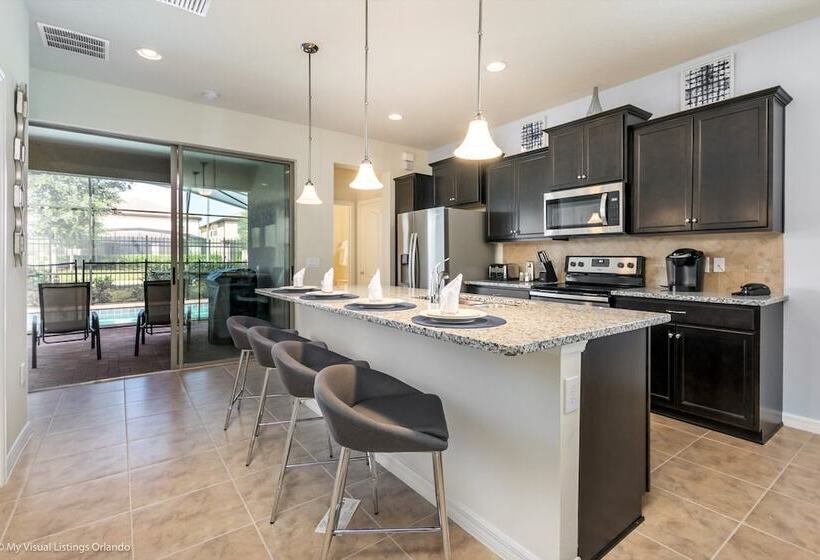 5 Bed 5 Ba Villa With Game Room, Pool & Spa