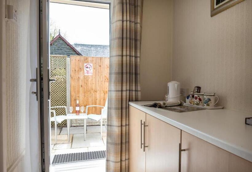 Estuary Lodge Motel B&b