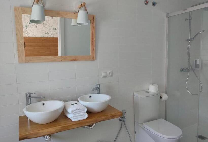 مسافرخانه Rodeiramar 2a