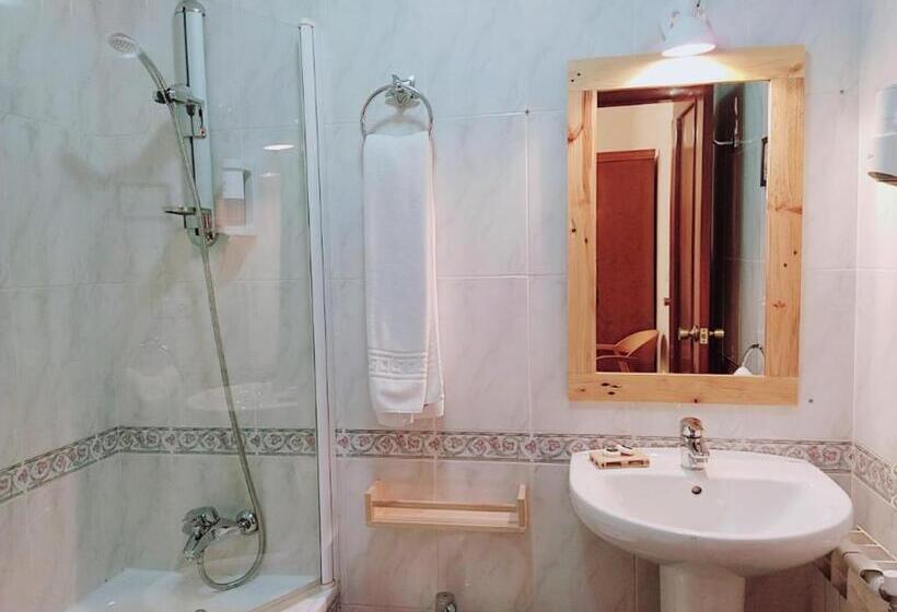 مسافرخانه Rodeiramar 2a