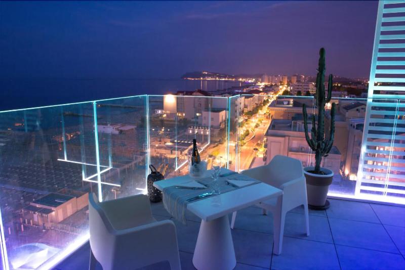 فندق Alexandra   Beach Front  Xxl Breakfast & Brunch Until 12 30pm