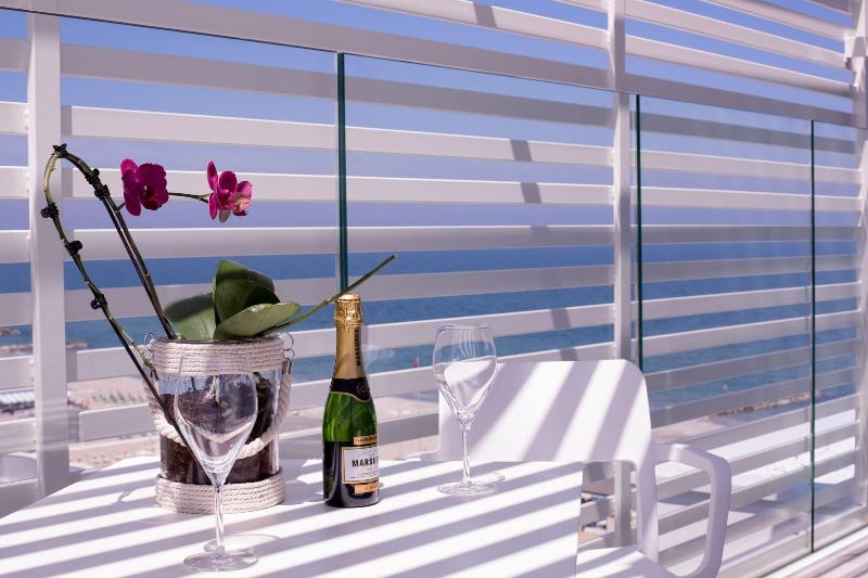 فندق Alexandra   Beach Front  Xxl Breakfast & Brunch Until 12 30pm