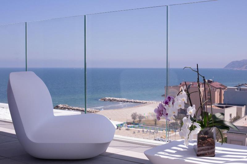 فندق Alexandra   Beach Front  Xxl Breakfast & Brunch Until 12 30pm