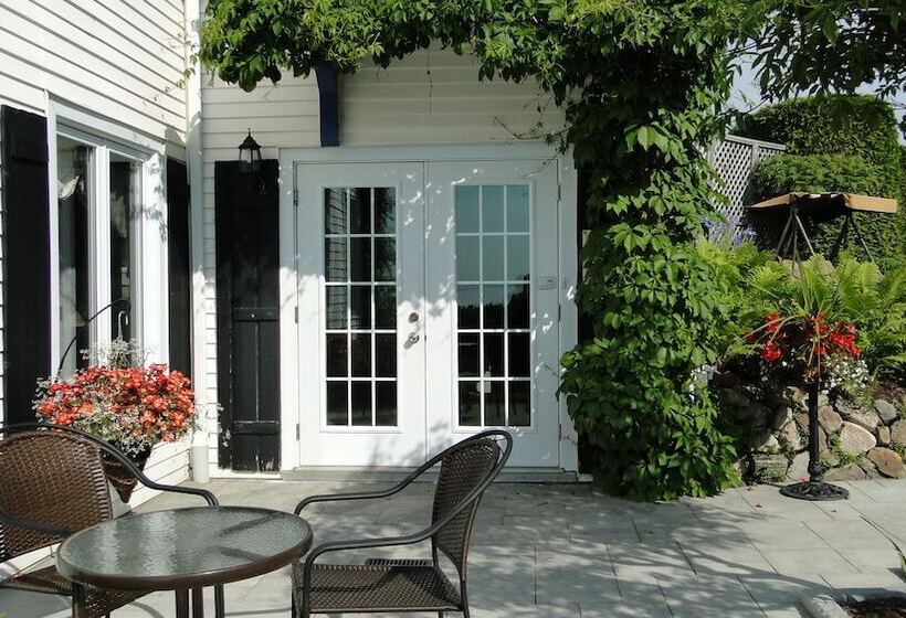 Отель Auberge Fleurs De Lune