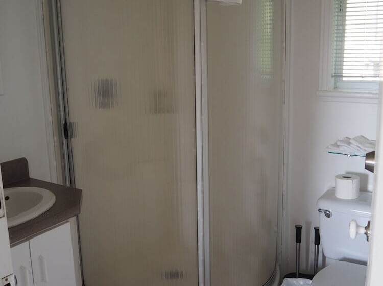 Отель Auberge Fleurs De Lune