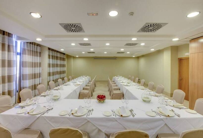 Отель Porcel Avant