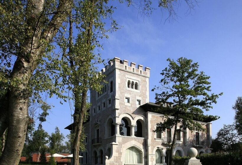 فندق Castillo Del Bosque La Zoreda