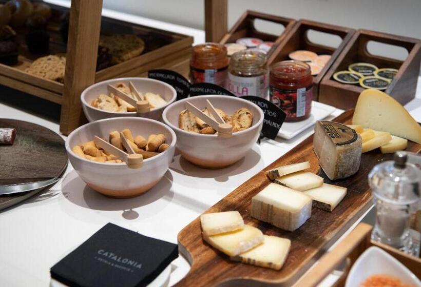 Отель Catalonia Rigoletto