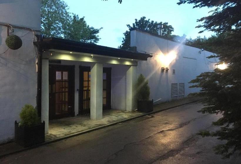 בית מלון כפרי Cedar Tree