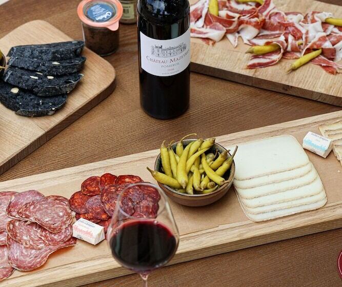 هتل Château Hôtel Grand Barrail