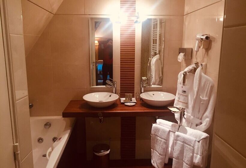 هتل Clos La Boetie & Spa