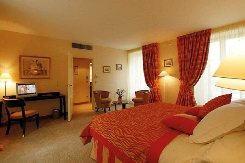 هتل Clos La Boetie & Spa