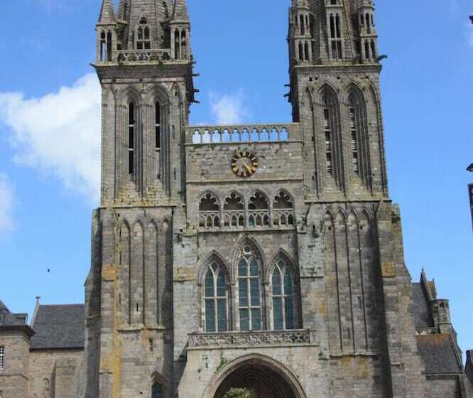 Отель Du Cheval Blanc