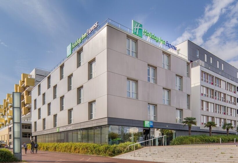 Отель Holiday Inn Express Saint Nazaire, An Ihg