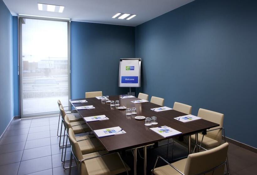 فندق Holiday Inn Express Vitoria, An Ihg