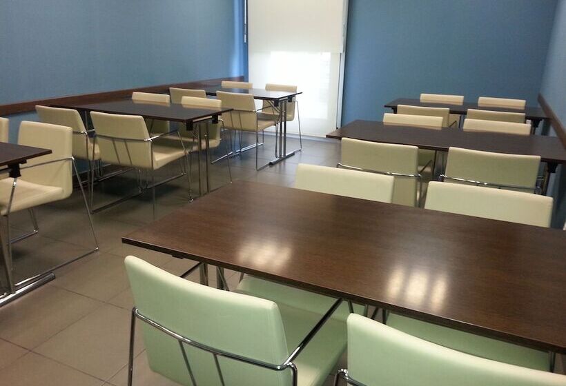 Отель Holiday Inn Express Vitoria, An Ihg