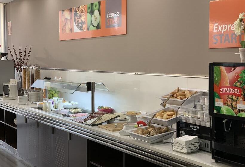 Отель Holiday Inn Express Vitoria, An Ihg