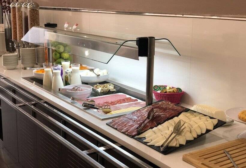 Отель Holiday Inn Express Vitoria, An Ihg