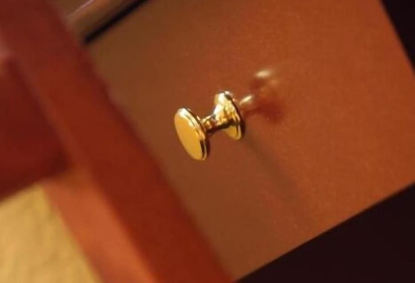 فندق Hôtel Le Clos Roussillon