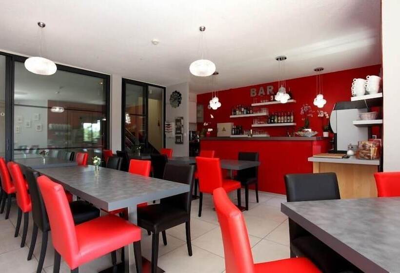 בית מלון כפרי Hôtel Le Clos Roussillon