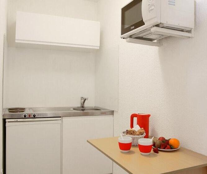 فندق Hôtel Le Clos Roussillon