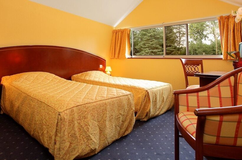 فندق Hôtel Le Clos Roussillon