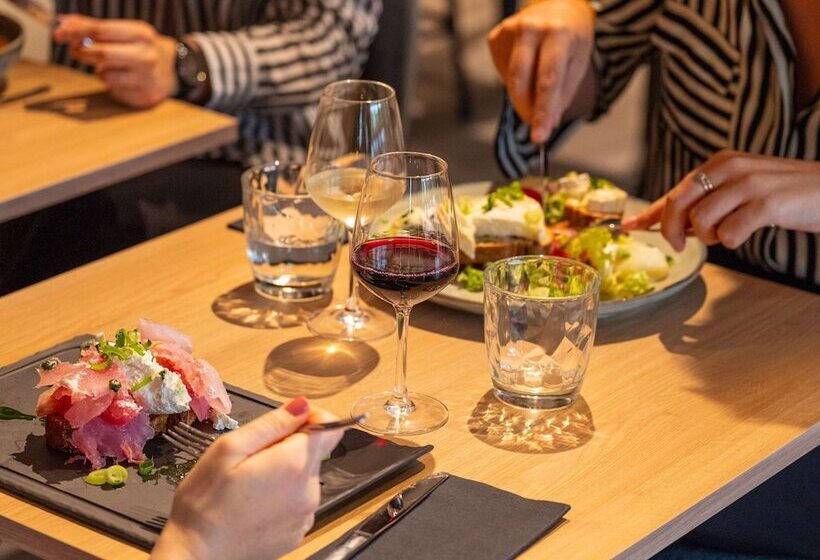 בית מלון כפרי Ibis Nantes Treillières