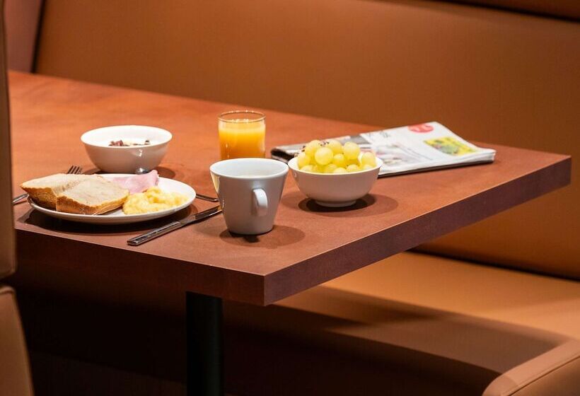 בית מלון כפרי Ibis Nantes Treillières