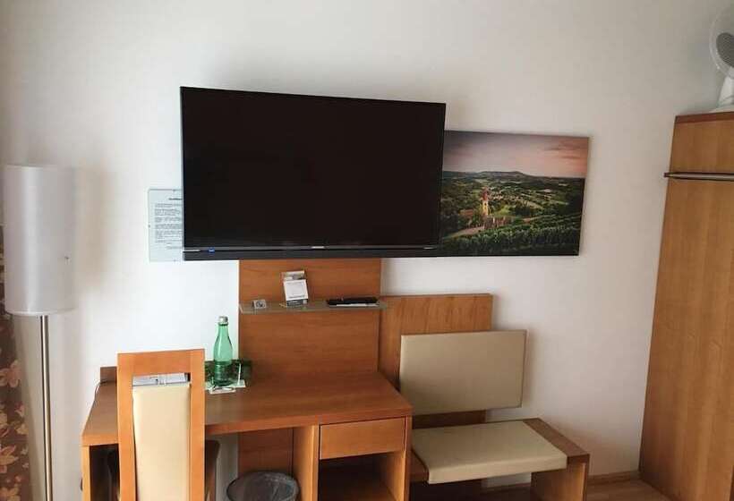 ホテル Lava Inn   24 H Check In   Nähe Lkh, Landeskrankenhaus, Feldbach