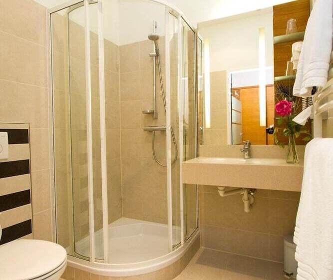 ホテル Lava Inn   24 H Check In   Nähe Lkh, Landeskrankenhaus, Feldbach