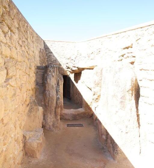 Отель Los Dolmenes