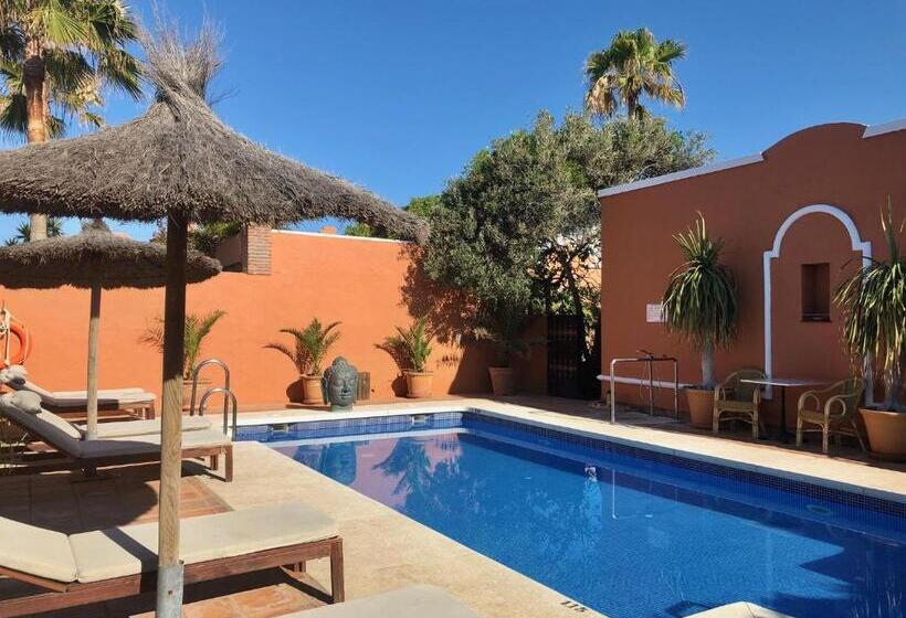 Отель Madreselva Grupo Califa