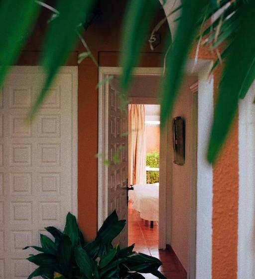 Отель Madreselva Grupo Califa