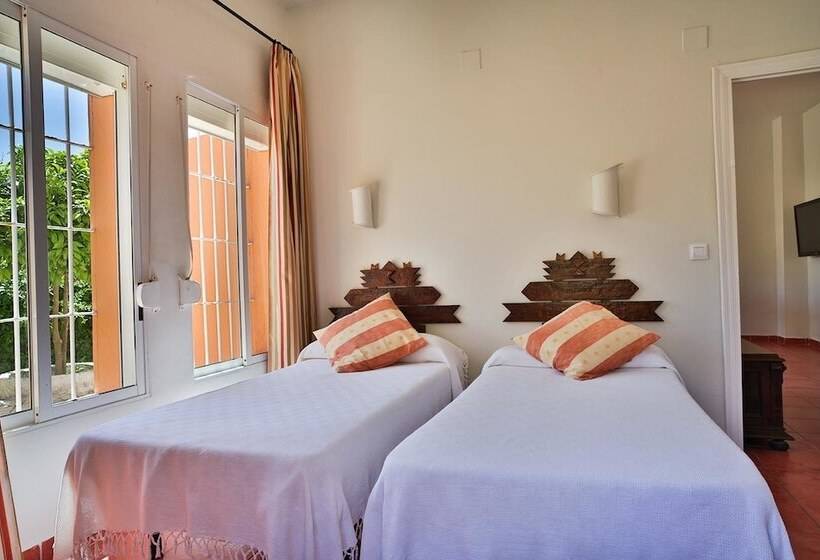 Отель Madreselva Grupo Califa