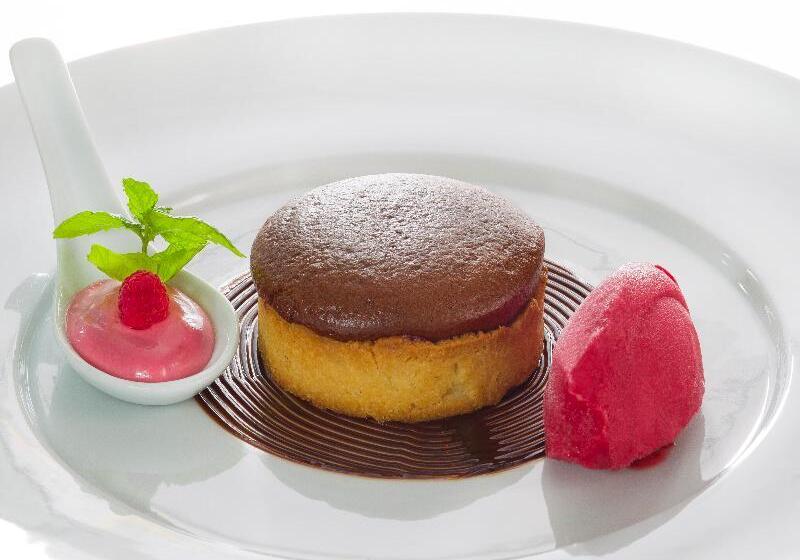 ホテル Migjorn Ibiza Suites & Spa