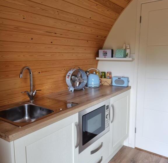 호텔 Pear Tree Inn Whitley