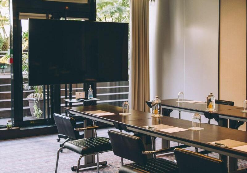 Отель Renaissance Paris Arc De Triomphe